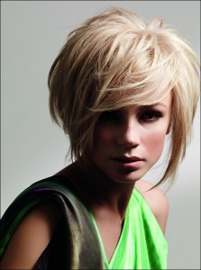 Short-Choppy-Hairstyles-with-Bangs-Hair-for-Women-2